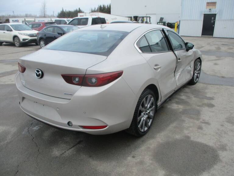 Внос на 2022 Mazda3