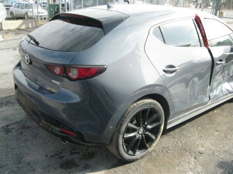 Внос на 2020 Mazda 3 от Канада