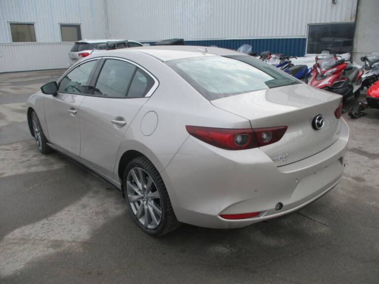 Внос на 2022 Mazda3